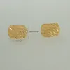 Серьги -шпильки милая овальная часть резной простые поверхности 2 размера можно выбрать размер 10 мм 14 мм 17 мм 17 мм с желтым золотом.