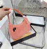 Elegante luxe ontwerpers heruitgave 2000 schoudertas nepbont casual pluche pure kleur handtas mode winter roze pluizige portemonnee