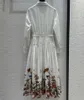 Sukienki swobodne 2024 Spring Kobiety Motyle z długimi rękawami Bawełniana bawełna Zrzuć sukienkę z paskiem kołnierza