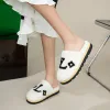 Designer Slide Päls tofflor Stängt tå sandaler lyxiga fuzzy glider hem lurvig platt sandal kvinnlig söt fluffig flip flops för kvinnors skjuvskor skor storlek 36-4