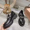Chaussures habillées conception de boucle en métal modes de boucle de style britannique