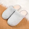 Slippers Slides for Men Winter Indoor House Casual Slip-On Shoes confortáveis ​​Mantenha a moda que não atenda a desgaste quente