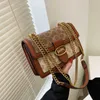 % 70 Fabrika çıkışı Kadın baskılı küçük kare tek crossbody zincir çantası satışta