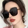 Zonnebrillen merkontwerper Cat Eye Woman Vintage Black Mirror Sun Glasses voor mode groot frame coole sexy vrouwelijke oculos2446