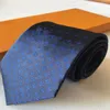 Luxury New Designer Men's Lettre 100% Tiz la soie cravate noire bleu aldult Jacquard Party Business Business Fashion Design Fashion Hawaii Neck Alies avec boîte