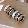 Anelli di designer classici anelli di moda in ceramica gioielli di lusso uomini e donne in acciaio in acciaio in acciaio oro anelli placcati in oro