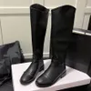 Knie High Boots Designer Dames Flats Black Leather Flat Heel Rain Boots Buckle Chain Knight Boots Causal Dress Shoes High Tall Booties Women