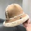 Bérets en peluche à double face chapeau du pêcheur chaud avec des sangles épaissis le coton octogonal