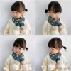 スカーフラップかわいいポンポムベイビースカーフ冬の幼児の男の子の女の子韓国漫画ドットプリント子供クロスネッカチーフ