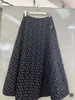 Roupas de designer de saia feminina para senhoras de verão bordado de bordado de qualidade alta cintura alta e grande swing long sobrenkirt 22 de dezembro