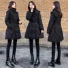 Женская черная куртка для женской парки для женской валотной куртки для осенней и зимнего воротника в средней длине.