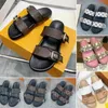 Designer Femmes Slippers Summer Slide Slippers Sandales plates sexy Men de luxe Classic Cermoir véritable Sandales Sodales Sole