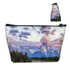 Sacs de cosmétiques Teton Snowy Mountains Lake Tree Trapezoidal Portable Makeup Daily Rangement Bag pour les bijoux de toilette de voyage