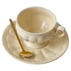 Tazza di caffetteria tazza di piattino in ceramica ceramica abita da piattino femminile