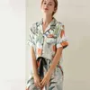 女性用スリープウェアサテンパジャマ葉印刷された涼しい夏の短袖の長いズボンパジャマレースアップカーディガンスリープトップVネック女性パジャマT231223
