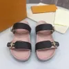 Designer Femmes Slippers Summer Slide Slippers Sandales plates sexy Men de luxe Classic Cermoir véritable Sandales Sodales Sole