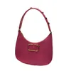 Nouveau sac V Crescent Sac à main Rivet Handbag Fashion Couleur solide Couleur d'épaule Simple Femelle Commuter