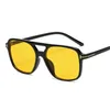 Óculos de sol Praça Mulheres 2022 Designer Retro Clear Yellow Sun Glasses Men Tons de rebite vintage para D021Sunglassessunglasseses292W