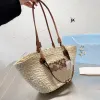 Anagramma di paglia Fold Shopper a5 Tote Borsa da spiaggia Luxurys Designer estate Rafia intrecciata da viaggio Borse da viaggio Borsa da donna a tracolla da uomo Borsa a mano con tracolla a secchiello