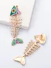 Kolczyki Dangle Niezwykłe metalowe złoto Płytkowane emaliowane ryby kształt Long Drop Kobiet biżuterii Akcesoria Funky wisiorek 2023 Trend