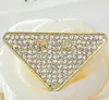 18K GOUD GOLD Letter Broche Classic Brand Designer Inverted Triangle Women Pearl Rhinestone Letters Broches Pak Pin Fashion Jewelry Accessoires