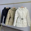 Nouveau design Couleur solide de la couleur blanche canard des chutes à la taille mince taise à capuche parkas smlxl