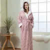 Veilleuses pour femmes Hiver Paintes de femme Solide Fluffy chauffant à manches longues Flanelle Flanelle Kimono Pockets en toison Robe de sauvetage chaude pour femelle T231223