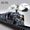 Electric/RC Car Battery Operated Railway Classical Freight Train Water Steam Locomotive Playset med röksimuleringsmodell Electric Train Toysl231223