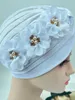 1 pc Flower Fashion Turban Hat Hand met hand met hand met dubbele laag bloem Sticky Diamond Exquisite Indian Hat Muslim Trend Unisex vier seizoen