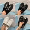 Exquisite Kleiderschuhe Einfacher Slipper Casual Shoes Designer Stil mit britischen Stil kleine Lederschuhe Temperament Französisch Retro Elegant Senior Sinne