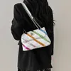 Fabriksförsäljning kvinnor axelväskor 6 färger fransk nisch design kontrast mode kedja väska väska mjuk läder handväska gata randig ryggsäck 293732#