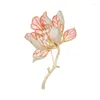 蝶ネクタイライトラグジュアリーハイエンドの衣服アクセサリーZircon Senior Sense Begonia Flower Broochに挿入された固定衣類ピン