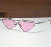 Neue Mode Sonnenbrille 8255 Eindeutig gestaltete dreieckige Metallrahmen Avantgarde und großzügiger Stil High-End-UV400-Schutzbrille im Freien im Freien im Freien