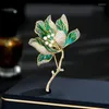 蝶ネクタイライトラグジュアリーハイエンドの衣服アクセサリーZircon Senior Sense Begonia Flower Broochに挿入された固定衣類ピン