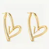 V Letter 18K Gold Heart Hoop Moucles d'oreilles Classic Titanium Steel Designer Jewelry Fashion femme Boucles d'oreilles Stud262p