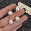 Boucles d'oreilles en peluche de luxe pour les femmes élégantes gris blanc gris et arrière en gros oreilles