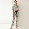 Damen-Nachtwäsche, Satin-Pyjama mit Blattdruck, kühler Sommer, kurzärmelige lange Hose, Pyjama mit Schnürung, Strickjacke, Schlafoberteil, V-Ausschnitt, Damen-Pyjama, T231223