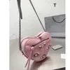 23 Frühjahr Neues Öl Wachs Lokomotive Liebe geformte Kettenbeutel Mini NiVET One Schulter -Crossbody -Tasche weibliche Mode