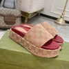 Slippers Designer Chaussures Plate-plateaux Slippers Sandales Designer Sandales Fonds Fashion Broidered Canvas Flat Mules Broidered High Talon Sandal Platform Slider Shoe