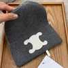 Chapéu de inverno gorro de lã de malha de chapéu quente para homens mulheres projetam moda unissex street hip hop letra bordado grãos sólidos gorros de caveira