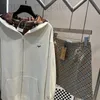 Sudaderas para hombres sudaderas diseñador 2023 otoño/invierno nueva versión coreana estilo compuesto a cuadros a cuadros chaqueta con capucha con cremallera suelta p4ha