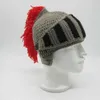 Nuovi cappelli divertenti fatti a mano invernali Cool Red Nappel Roman Knight Helmet Beanies Beanies Cosplay Caps Regali per la festa del bavaglio femminile maschile