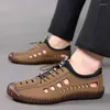 Sandaler 2024 Summer Men's Leather Casual Fashion Hollow Out Breatble Flat Business Soft Bottom Sneakers Black Brown Moccasin