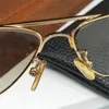 Neue Mode Sonnenbrille 8255 Eindeutig gestaltete dreieckige Metallrahmen Avantgarde und großzügiger Stil High-End-UV400-Schutzbrille im Freien im Freien im Freien