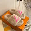 Slipper de fourrure rose pour femmes Designer Dames Furry Sandales duvelutes glissantes glissements hiver