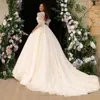 Strunningbride 2024 Klasik O-Neck Puff Sleeves Balows Cepeli Gelinlik Beyaz Lüks Boncuk Aletleri Mahkeme Tren Prenses Gelin Elbise