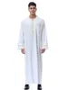 Etniska kläder muslimska män dubai långa abaya mellanöstern broderi skjorta plus storlek rund hals blixtlås robe ropa hombre islamisk