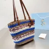 Anagramma di paglia Fold Shopper a5 Tote Borsa da spiaggia Luxurys Designer estate Rafia intrecciata da viaggio Borse da viaggio Borsa da donna a tracolla da uomo Borsa a mano con tracolla a secchiello