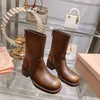 Chaussures de créateurs célèbres Bottes hautes en édition limitée automne/hiver Le podium est chaud et nouveau Bottes martin de tempérament en peau de vache frottée vintage Premium douces et délicates