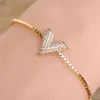 Madrry Requintado Gold Color Bracelets for Women Letter V Bracelet à charme réglable CZ Zircon Copper Chaîne Pulseira Feminina Link 211E